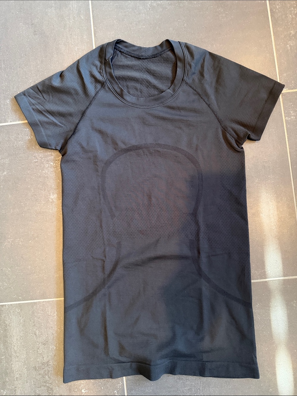 Lululemon Black Swiftly Tech Short-Sleeve Shirt 2.0 *Hip Length size 4